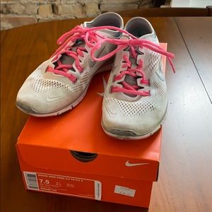 Nike Free 5.0 tennis shoes